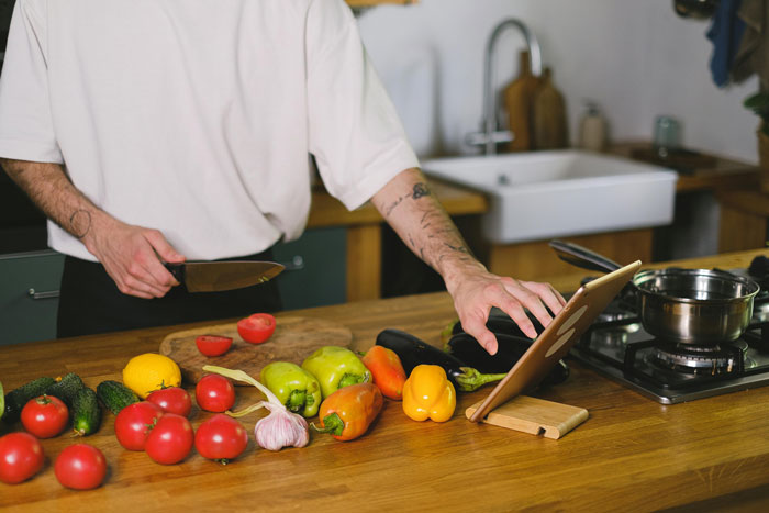 Chef Who Cooked And Cared For Wife While She Was Pregnant Is Shocked When SIL Demands Same Treatment