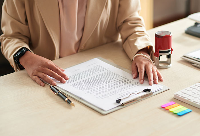 “Gold Digger” Keeps Facing In-Laws’ Hate, Loses Patience And Shuts Them Up For Good “Gold Digger” Keeps Facing In-Laws’ Hate, Loses Patience And Shuts Them Up For Good