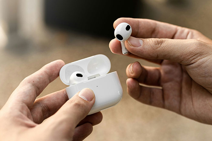 “Ruined His Career Over A Pair Of Airpods”: 30 Of The Stupidest Ways People Ruined Their Lives