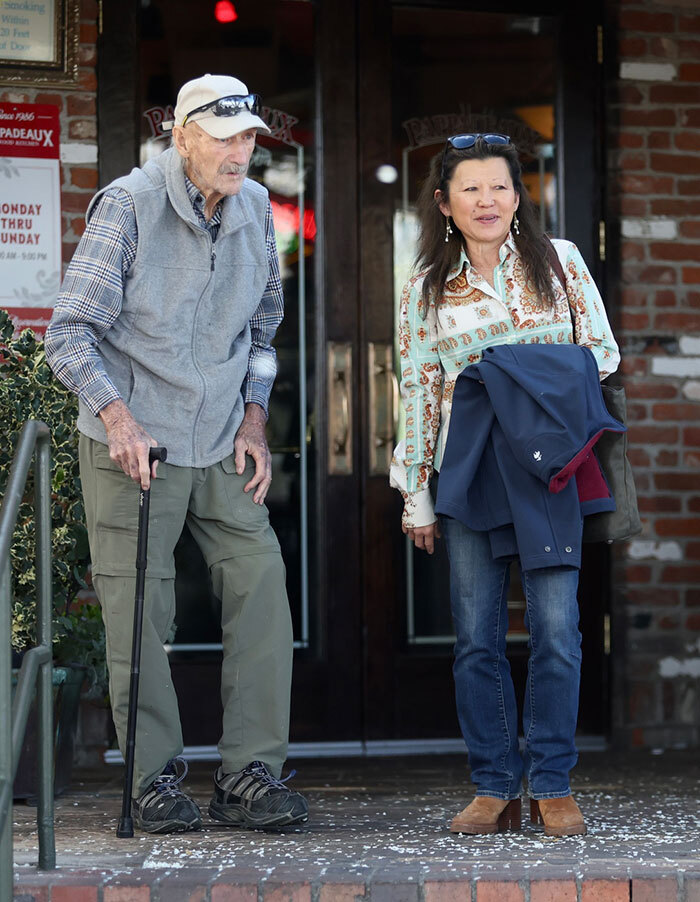 Gene Hackman, 94, Grabs Wife Betsy’s Hand During First Public Outing Together In 21 Years Gene Hackman, 94, Grabs Wife Betsy’s Hand During First Public Outing Together In 21 Years