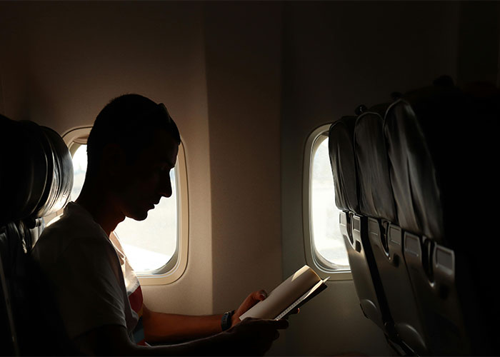 Woman Invades Personal Space On A Plane, Flier Comes Up With A Genius Plan To Get Back At Her Woman Invades Personal Space On A Plane, Flier Comes Up With A Genius Plan To Get Back At Her