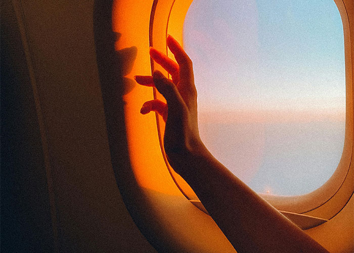 Woman Invades Personal Space On A Plane, Flier Comes Up With A Genius Plan To Get Back At Her Woman Invades Personal Space On A Plane, Flier Comes Up With A Genius Plan To Get Back At Her