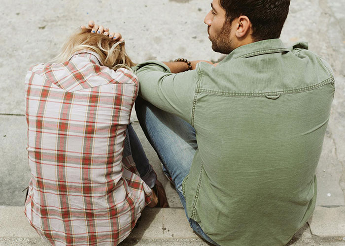 30 ‘White Knight’ Behaviors Men Still Do Without Realizing How Toxic They Really Are