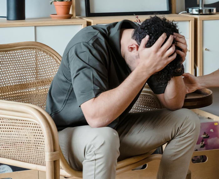 Man Rushes To The Hospital After His Wife Has A Heart Attack, Finds His “Friend” There Man Rushes To The Hospital After His Wife Has A Heart Attack, Finds His “Friend” There