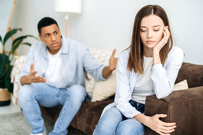 Woman Breaks Up With BF After His Suspicious Behavior Leads Her To Find Alarming Google Searches Woman Breaks Up With BF After His Suspicious Behavior Leads Her To Find Alarming Google Searches