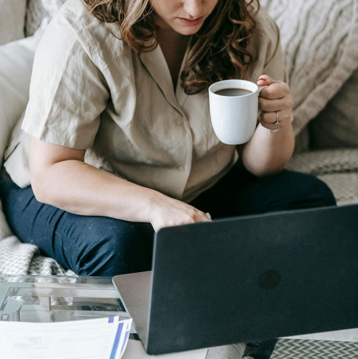 Person Gets Trapped By A Plus-Size Woman On A Flight, Makes Her Cry After Asking To Switch Seats Person Gets Trapped By A Plus-Size Woman On A Flight, Makes Her Cry After Asking To Switch Seats