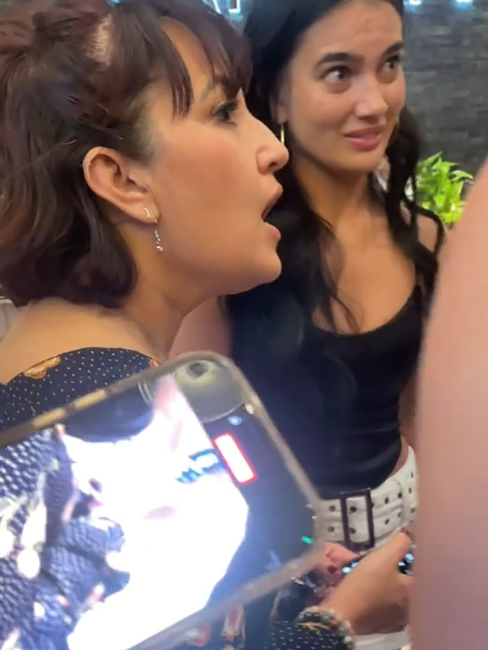 Utah “Karen” Yanks Down Woman’s Skirt And Reports Her To Police, Ends Up Charged With Battery Utah “Karen” Yanks Down Woman’s Skirt And Reports Her To Police, Ends Up Charged With Battery