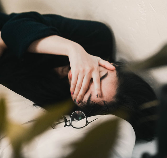 Woman Shakes Husband Awake In Panic After Realizing They Forgot To Pay For $300 Worth Of Groceries Woman Shakes Husband Awake In Panic After Realizing They Forgot To Pay For $300 Worth Of Groceries