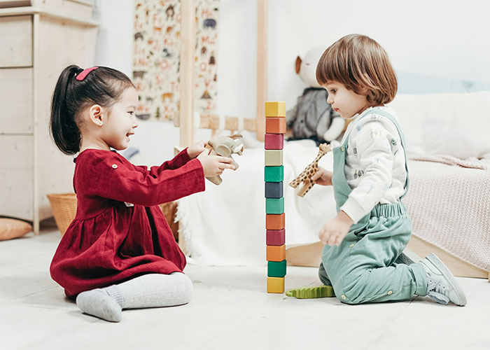 Mom Says She's Uncomfortable With Single Dad Being In Her Mom Group, So They Go On Without Her Mom Says She's Uncomfortable With Single Dad Being In Her Mom Group, So They Go On Without Her