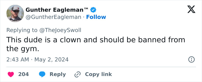 “Hope The Guy Presses Charges”: Gym-Goer’s Controversial Locker Room Selfie Exposes Unwitting Man “Hope The Guy Presses Charges”: Gym-Goer’s Controversial Locker Room Selfie Exposes Unwitting Man