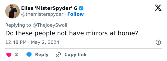 “Hope The Guy Presses Charges”: Gym-Goer’s Controversial Locker Room Selfie Exposes Unwitting Man “Hope The Guy Presses Charges”: Gym-Goer’s Controversial Locker Room Selfie Exposes Unwitting Man