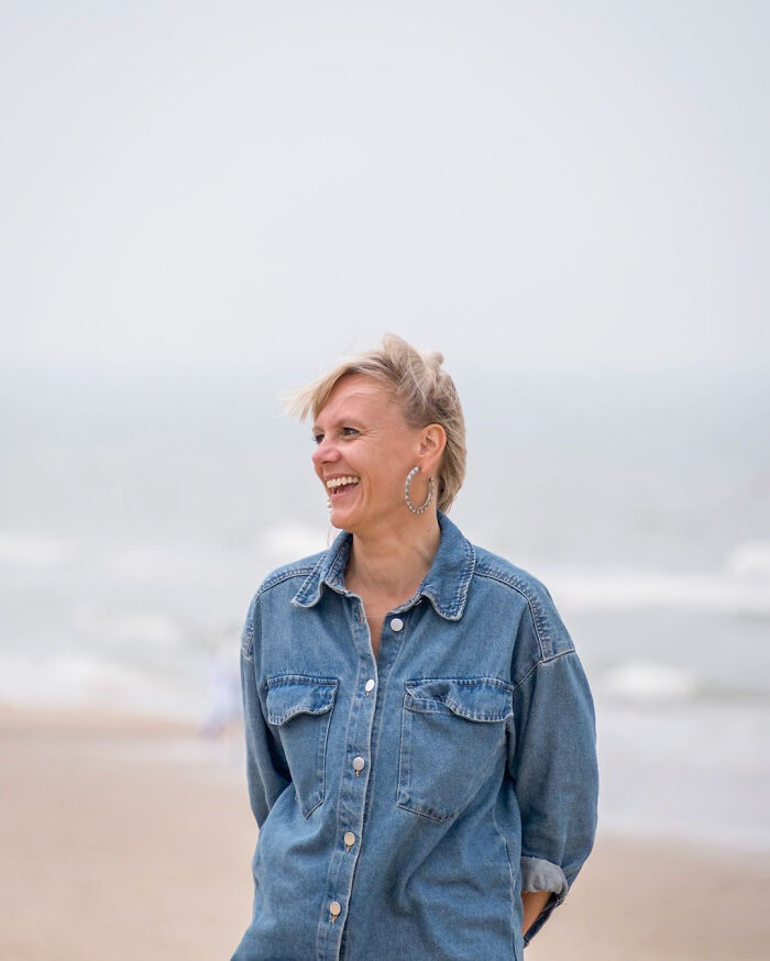 Riding The Waves Has Never Been So Inspiring - Meet Veerle Helsen And Her New Book ‘Surf & Art’ Riding The Waves Has Never Been So Inspiring - Meet Veerle Helsen And Her New Book ‘Surf & Art’