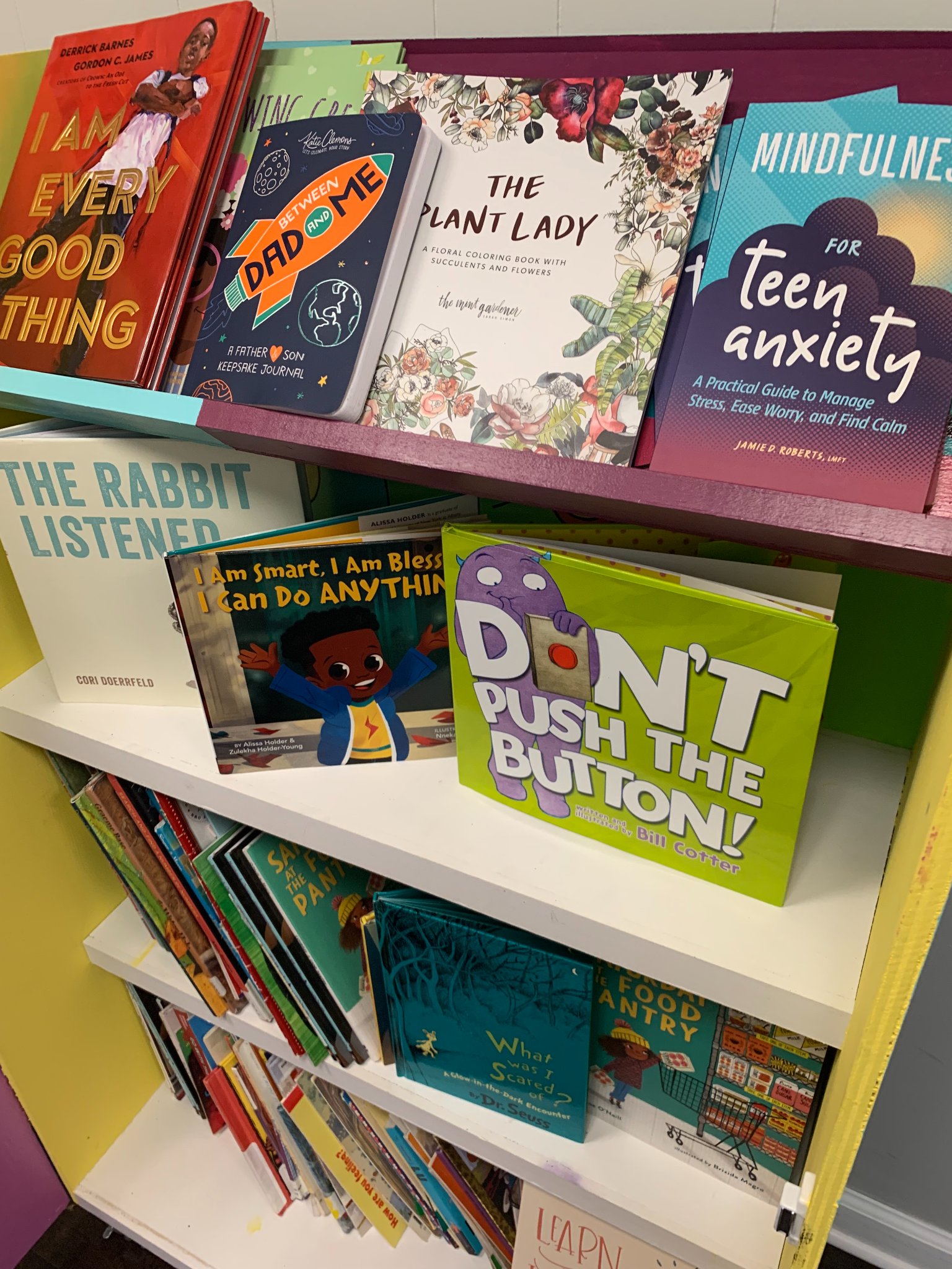 Woman Battles “Book Deserts” In Baltimore And Has Already Distributed Over 7,000 Books To Kids Woman Battles “Book Deserts” In Baltimore And Has Already Distributed Over 7,000 Books To Kids