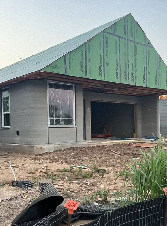 Woman Shares Pros And Cons Of Living Inside A Four-Bedroom 3D-Printed Home Woman Shares Pros And Cons Of Living Inside A Four-Bedroom 3D-Printed Home