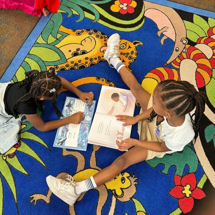 Woman Battles “Book Deserts” In Baltimore And Has Already Distributed Over 7,000 Books To Kids Woman Battles “Book Deserts” In Baltimore And Has Already Distributed Over 7,000 Books To Kids