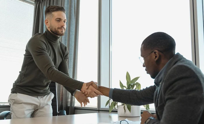 CEO’s Email Blunder Leaves New Hire Infuriated As His Actual Salary Is Revealed CEO’s Email Blunder Leaves New Hire Infuriated As His Actual Salary Is Revealed