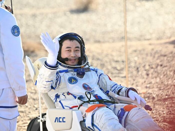Shenzhou 17, The Youngest Crew Ever To Visit Tiangong, Safely Returned To Earth Shenzhou 17, The Youngest Crew Ever To Visit Tiangong, Safely Returned To Earth