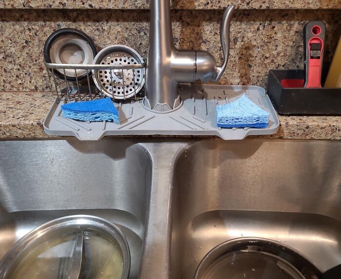 A Silicone Faucet Mat Is The Ultimate Solution To Icky Water Stains And Stinky Sponges