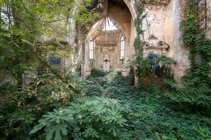 Abandoned Church In Italy Overtaken By Plants