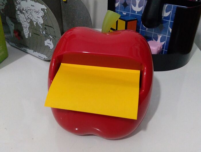 Elevate Your Desk With The Apple-Shaped Note Dispenser: A Quirky Touch Of Organization And Style