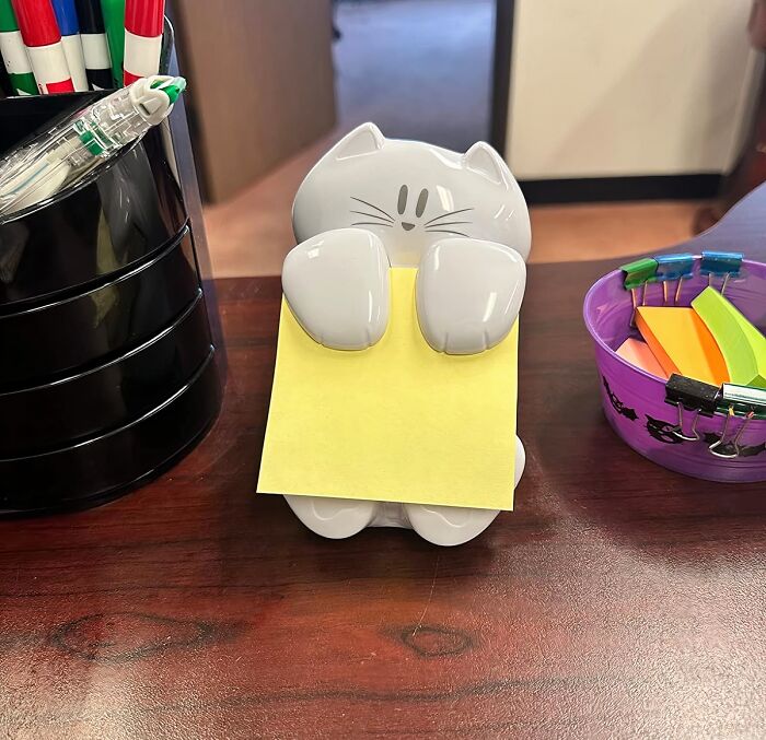 Purr-Fect Desk Companion: Keep Your Notes Handy With This Cute Cat Note Dispenser