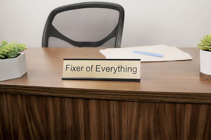  Funny Desk Plate: Add A Touch Of Humor And Authority To Your Workspace With This Quirky Desk Accessory