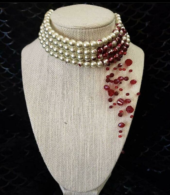 Bleeding Necklace