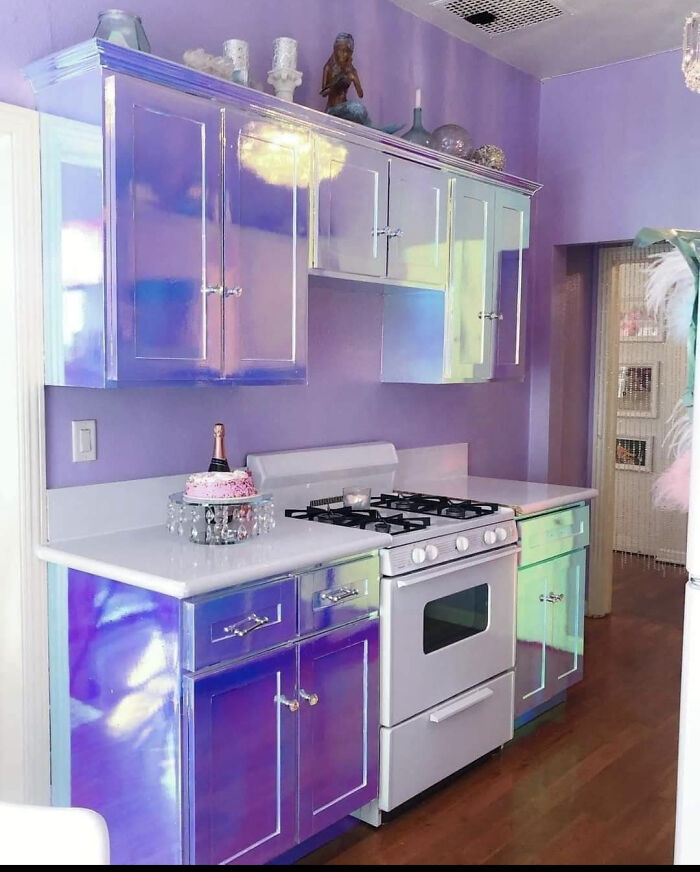 Iridiscent Kitchen Unit