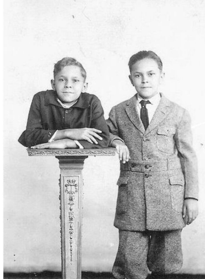 Johnny Eck, Actor & Freak Show Performer Who Was Born Without The Lower Half Of His Torso, Posing With His Brother Robert In 1922