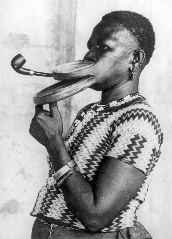 "Madam Gustika", Of An Ethiopian Tribe Where Stretched Lips Were A Cultural Norm, Became A Circus Attraction In New York. She Is Shown Smoking A Pipe During A Show In New York, April 12, 1930