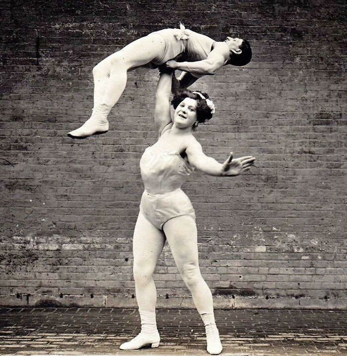 In The 1910s, There Was An Austrian-American Circus Act Featuring Katie Sandwina, A Remarkable Strongwoman. One Of Her Notable Feats Was Lifting Her Husband Overhead
