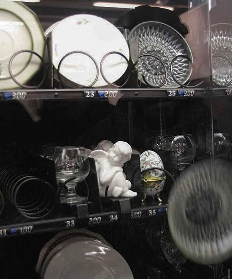 Arts Dealers Be Like #arthandling #distributor #automat #artpiece #artdealer #artmarket