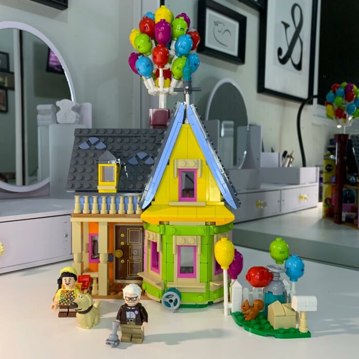 You Can Get A Wildreness Explorer Badge If You Can Finish This LEGO 'Up' House Without Crying. R. I. P. Ellie