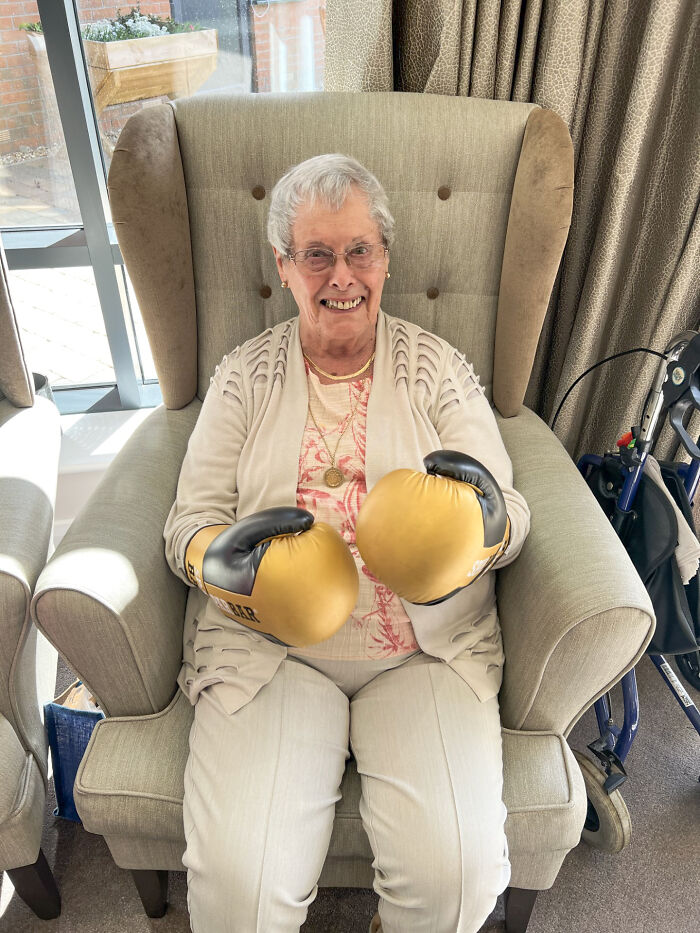 Bailey Greetham-Clark Is Giving Boxing Lessons To The Elderly In Senior Homes Bailey Greetham-Clark Is Giving Boxing Lessons To The Elderly In Senior Homes