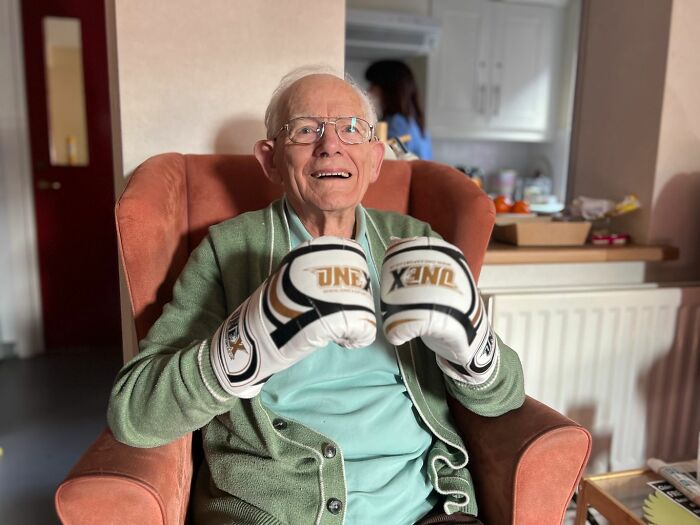Bailey Greetham-Clark Is Giving Boxing Lessons To The Elderly In Senior Homes Bailey Greetham-Clark Is Giving Boxing Lessons To The Elderly In Senior Homes