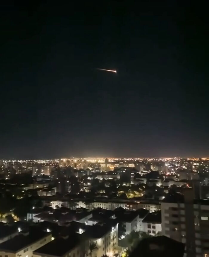 This Girl Accidentally Captured The Coolest Video So Far: A Stunning Piece Of A Comet Over Portugal This Girl Accidentally Captured The Coolest Video So Far: A Stunning Piece Of A Comet Over Portugal