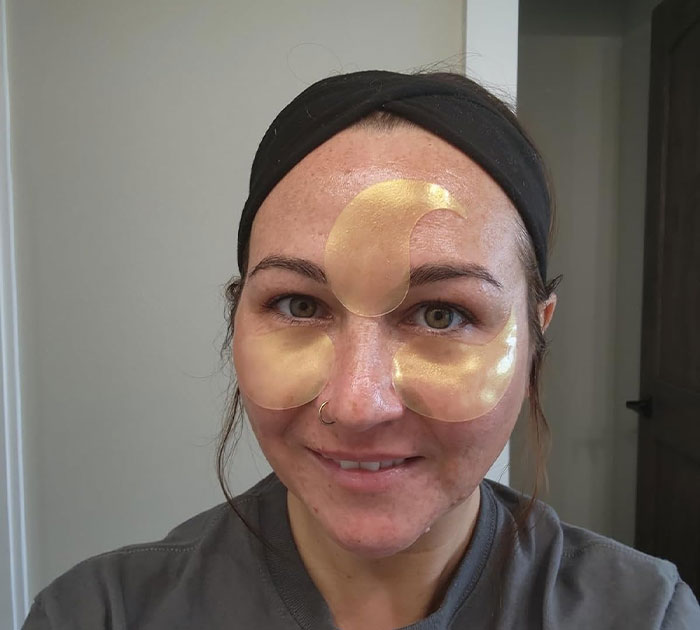 If You Cant Afford Real Bling, Opt For 24k Gold Under Eye Patches To Make Your Mom Look And Feel Like A Million Bucks 