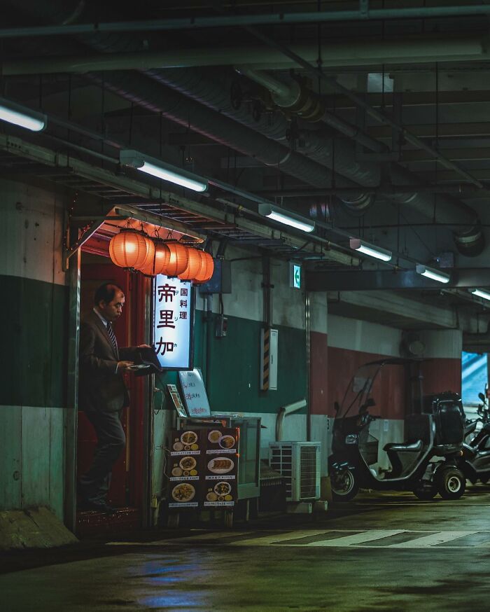 Neon Dreams: Exploring Tokyo's Urban Landscape Through Takaaki Ito's Street Photography