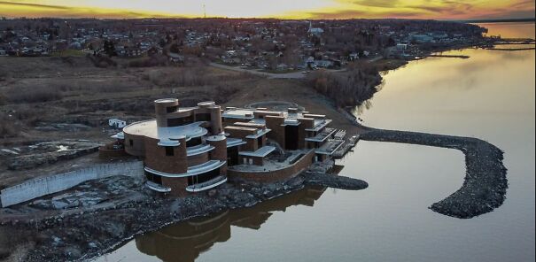 Peter-Grant-Mansion-Largest-Abandoned-Mansion-in-Canada-663a84e360a3e.jpg