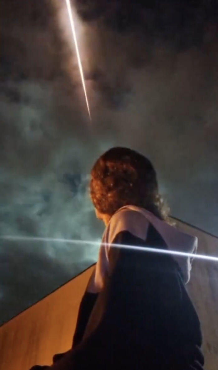 This Girl Accidentally Captured The Coolest Video So Far: A Stunning Piece Of A Comet Over Portugal This Girl Accidentally Captured The Coolest Video So Far: A Stunning Piece Of A Comet Over Portugal