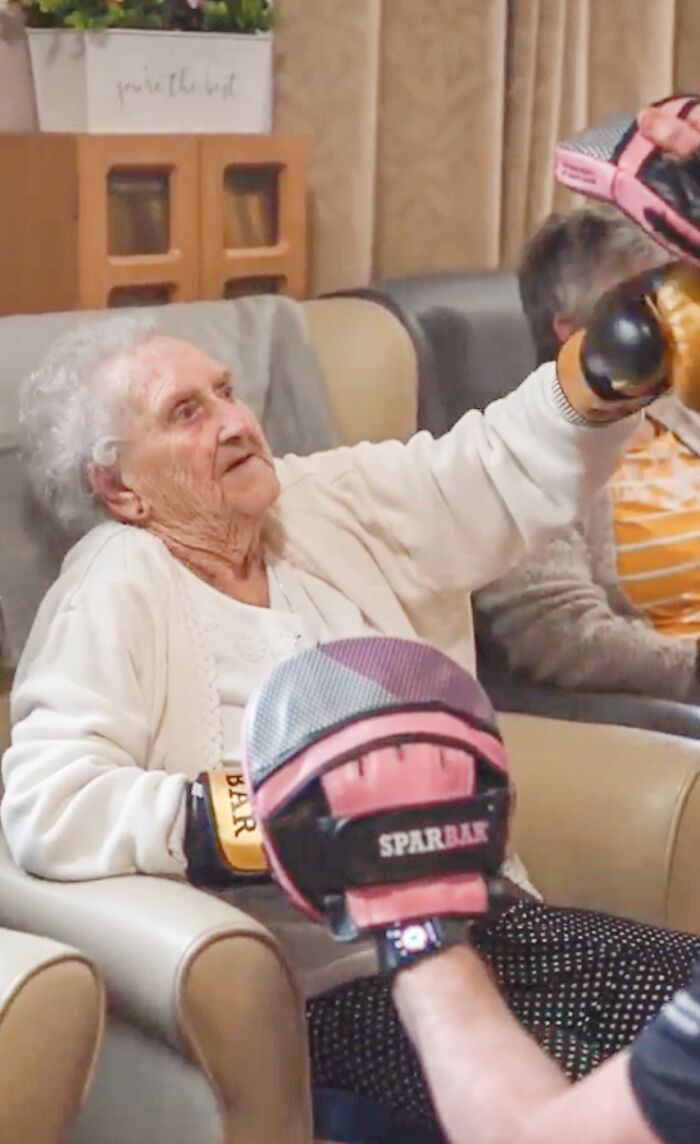 Bailey Greetham-Clark Is Giving Boxing Lessons To The Elderly In Senior Homes Bailey Greetham-Clark Is Giving Boxing Lessons To The Elderly In Senior Homes