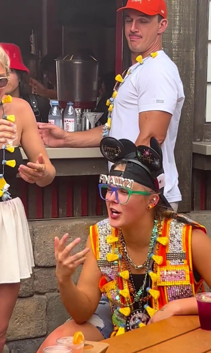 “I Got Punched In The Eye”: JoJo Siwa Filmed Getting Drunk At Disney For 21st Birthday “I Got Punched In The Eye”: JoJo Siwa Filmed Getting Drunk At Disney For 21st Birthday