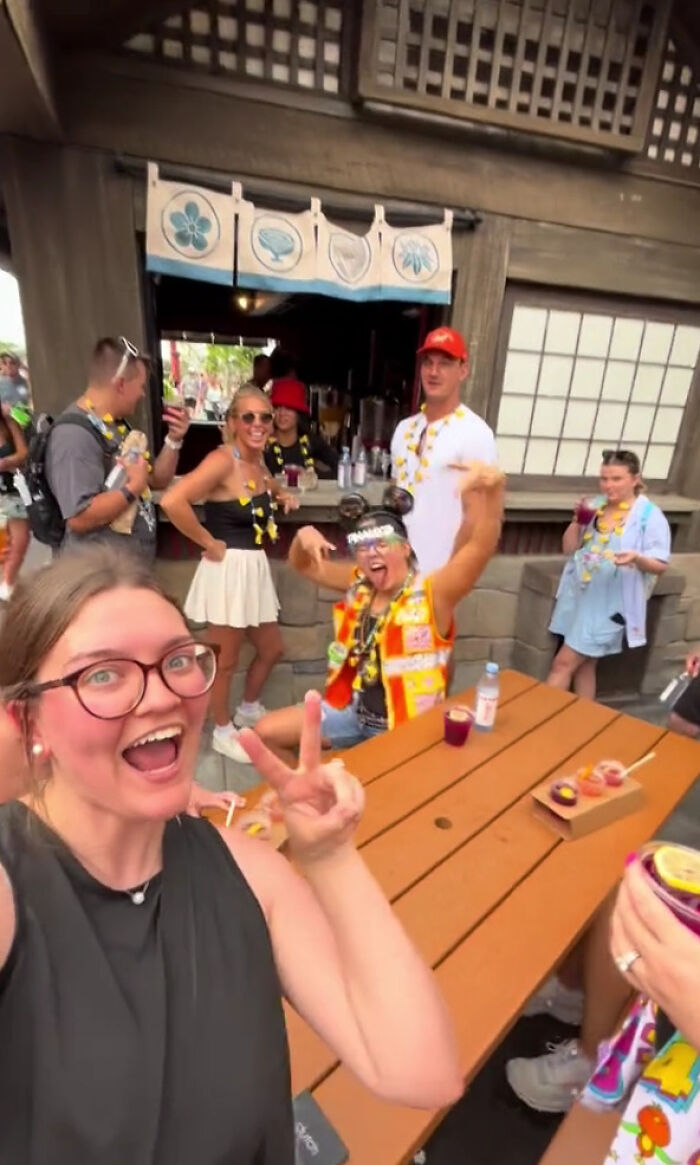 “I Got Punched In The Eye”: JoJo Siwa Filmed Getting Drunk At Disney For 21st Birthday “I Got Punched In The Eye”: JoJo Siwa Filmed Getting Drunk At Disney For 21st Birthday