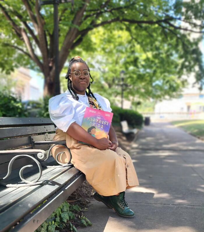 Woman Battles “Book Deserts” In Baltimore And Has Already Distributed Over 7,000 Books To Kids