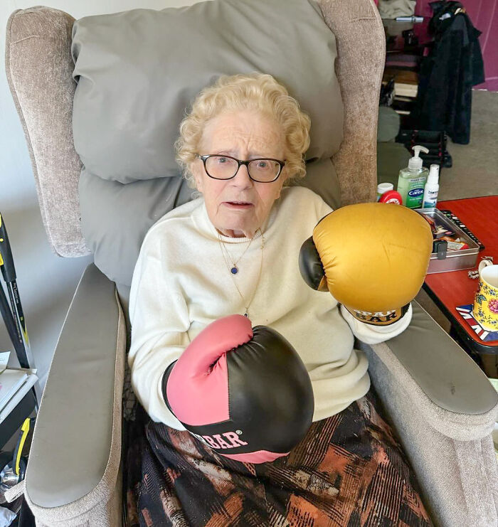 Bailey Greetham-Clark Is Giving Boxing Lessons To The Elderly In Senior Homes Bailey Greetham-Clark Is Giving Boxing Lessons To The Elderly In Senior Homes
