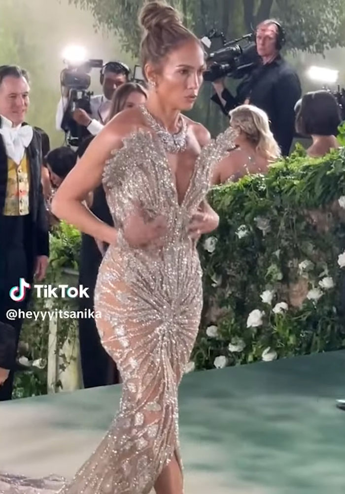 Jennifer Lopez’s Cold Reply To Met Gala Reporter Stuns People