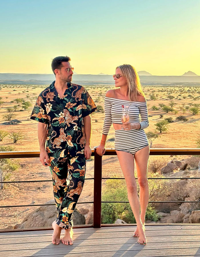 Celeb Couple Books 1A And 1B Thinking They’re The “Best Seats On The Plane”—They’re Humiliated Celeb Couple Books 1A And 1B Thinking They’re The “Best Seats On The Plane”—They’re Humiliated