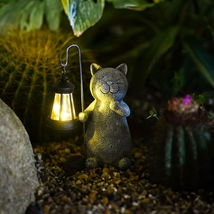 This Cat Figurine Solar Lamp Will Put Your Porch In A New Light