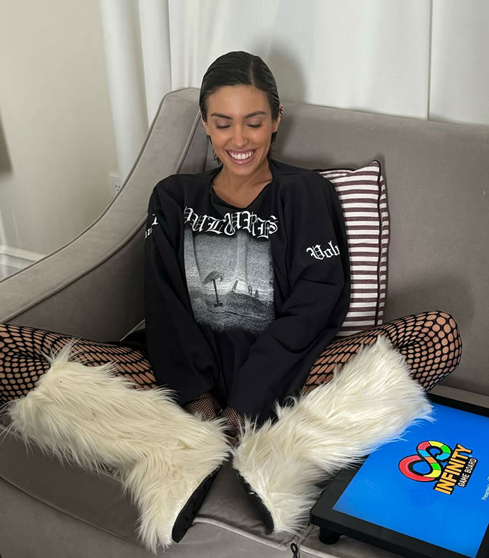 Bianca Censori Tests The Patience Of Italians Once More As She Covers Up Again With A Pillow Bianca Censori Tests The Patience Of Italians Once More As She Covers Up Again With A Pillow