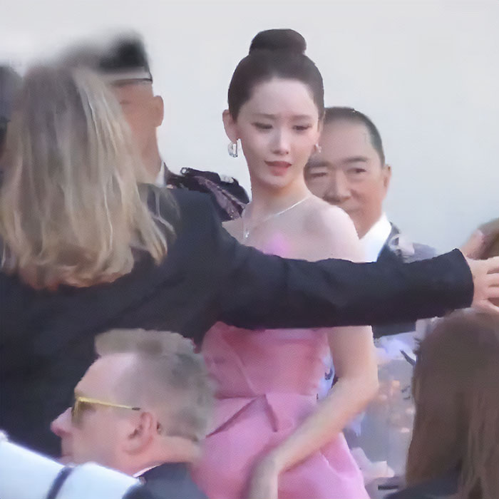 “Racism Much?”: Three Strikes For Cannes Security Guard After She Interrupts Korean Actress Yoona “Racism Much?”: Three Strikes For Cannes Security Guard After She Interrupts Korean Actress Yoona